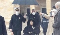 BÜLENT ERSOY - Bülent Ersoy'un Anıtkabir'deki şemsiye olayına ilişkin açıklaması şaşırtı!