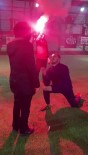 Esenyurt'ta Hali Sahada Evlilik Teklifi Sürprizi