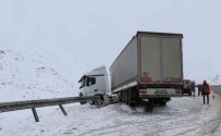 Kar Ve Buzlanma Tir Sürücülerinin Çilesi Oldu