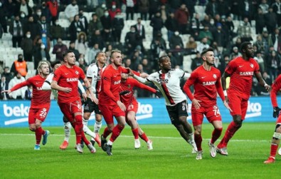 Kartal 3 puanı tek golle aldı! Michy Batshuayi Beşiktaş'a galibiyeti getirdi