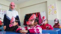 Mus'ta Ögrenciler Okuma Yazmayi Eglenerek Ögreniyor