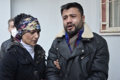 Ölümü Sonrasi Annesi Ve Dayisi Tutuklanan Minik Aysenur'un Babasi, Kizinin Cenazesini Feryat Ederek Aldi