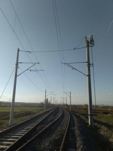 TCDD'ye Ait Yüksek Gerilim Telini Çalarken Akima Kapilan 1 Kisi Agir Yaralandi