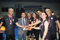Voleybol Turnuvasinda Adana Çocuk Evleri Sitesi Sampiyon Oldu