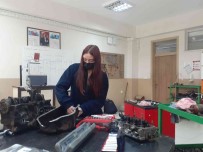 'Yapamazsin' Diyenlere Inat Motor Bölümüne Kayit Yaptiran Ilk Kiz Ögrenci Oldu