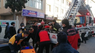 5 Katli Binanin Çatisindan Düstü