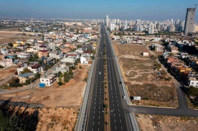 Büyüksehir Belediyesi, Geçen Yil 537 Bin 298 Ton Sicak Asfaltla Yollari Yeniledi