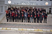 Emekliye Ayrilan Il Tarim Ve Orman Müdürlügü Personeline Vefa Plaketi