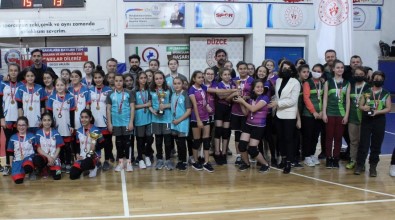 TOKI Mehmet Akif Ersoy Voleybolda Sampiyon Oldu