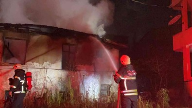 Çöp Evde Alevler Yeniden Yükseldi