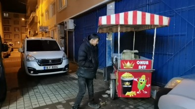 Engelli Gencin Misir Tezgahinin Aküsünü Ve Malzemelerini Çaldilar