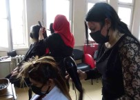 Farkli Ülkelerden Gelerek Hem Meslek Hem De Birbirlerinin Kültürlerini Ögreniyorlar