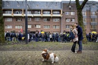 Hollanda'da Covid-19 Kisitlamalari Protesto Edildi