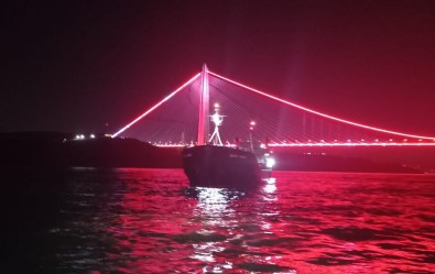 İstanbul Boğazı'nda gemi trafiği çift yönlü askıya alındı!