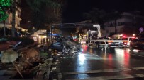 Kadiköy'de Makas Atan Otomobil Agaç Ve Sokak Lambasina Çarptiktan Sonra Takla Atti