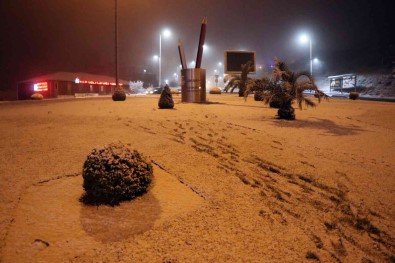 Kar Yagisi Sakarya'yi Beyaza Bürüdü