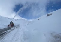 Kayak Merkezi Yolunda 15 Kisi Mahsur Kaldi