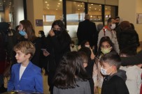 Minik Oyuncu Sinif Arkadaslariyla Birlikte 'Kesisme Açiklamasi Iyi Ki Varsin Eren' Filmini Izledi