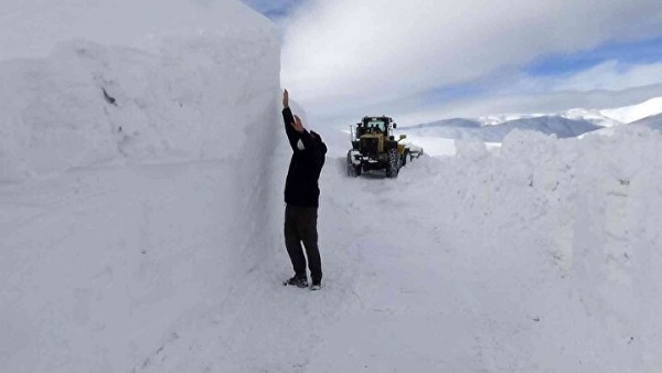 Muş'ta kar yüksekliği 5 metreyi geçti!