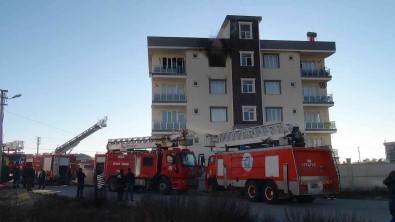 Antalya'da 5 Katli Binada Korkutan Yangin