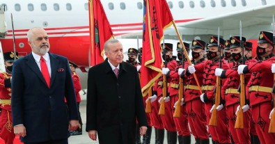 Arnavutluk'ta Türkiye'nin yaptığı deprem konutları teslim edildi! 'Erdoğan dediklerini yapan bir kişidir'