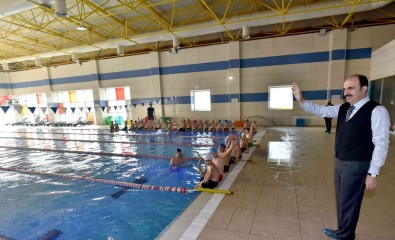 Baskan Altay Açiklamasi '3 Bin 500 Ögrencimize Yüzme Ögretiyoruz'