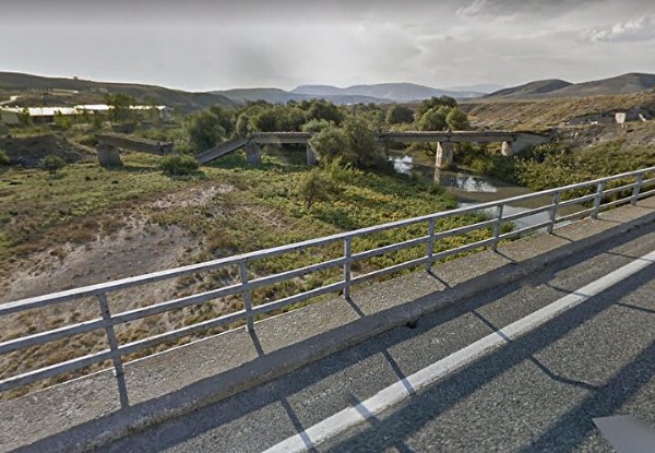 Ankara'da iş makineleriyle köprü çaldılar!