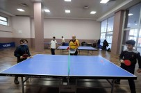 Bagcilar'da Çocuklar Masa Tenisiyle Stres Atiyor