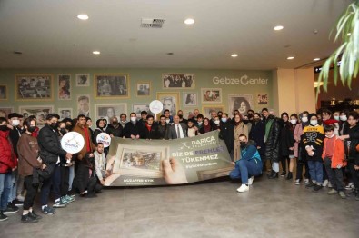 Baskan Biyik 105 Genç Ile 'Iyi Ki Varsin Eren' Filmini Izledi