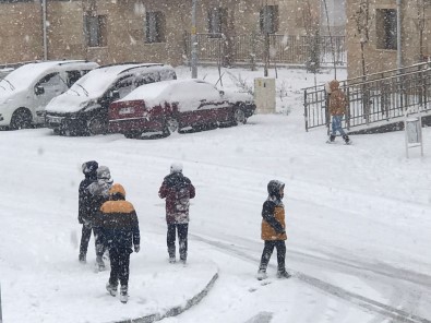 Burdur'da Egitime Bir Günlük Kar Engeli
