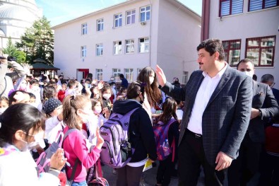 Ögretmen Baskan Kahramankazan'a 5 Yeni Okul Kazandirdi