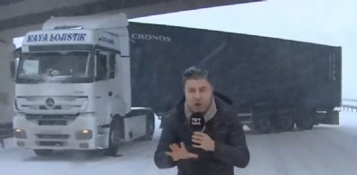 Ulaşıma kar engeli! Bursa'yı Ankara'ya bağlayan karayolu kapandı, TRT muhabiri kazayı ucuz atlattı