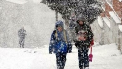 Yüz yüze eğitme kar engeli! Peki İstanbul, Ankara ve İzmir'de 19 Ocak 2022 Çarşamba günü okullar tatil mi?