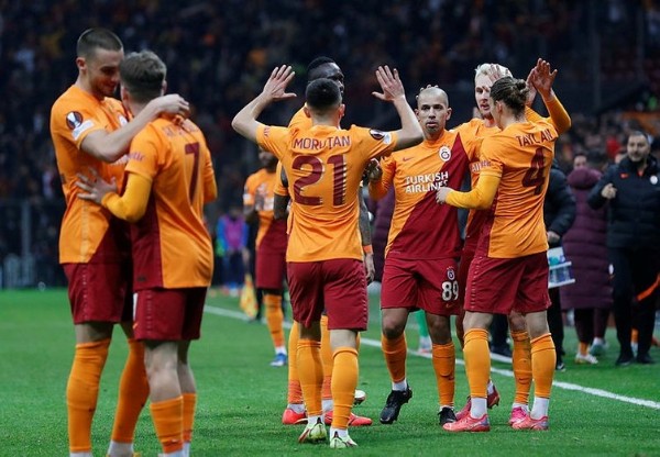 Galatasaray'da Fatih Terim sonrası yaprak dökümü başlıyor! Domenec Torrent listeyi verdi 6 yıldız yolcu