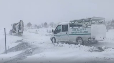 Diyarbakir'da Cenaze Defni Için 8,5 Saatlik Yol Açma Çalismasi Yapildi