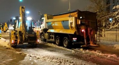 Diyarbakir'da Kar Mücadelesi Araliksiz Sürüyor