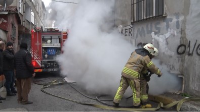 (Düzeltme) Beyoglu'nda 5 Katli Bina Alevlere Teslim Oldu