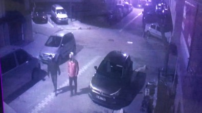 Esenyurt'ta Gece Vakti Apartmana Girmeye Çalisan 5 Süpheli, Bina Sakinlerine Korku Dolu Anlar Yasatti