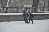 Kars'ta Yogun Kar Yagisi, Okullar Tatil Edildi