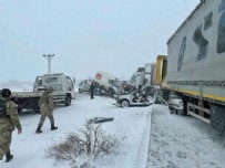  KAZA - Mardin'de kar yağışı nedeniyle zincirleme trafik kazası! Can pazarı yaşandı!