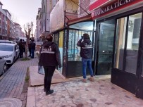 Motosikletli Iki Kisi Dernek Binasina Silahli Saldiri Düzenledi