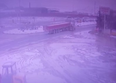 (ÖZEL) Tirin Çarptigi Traktör Paramparça Oldu