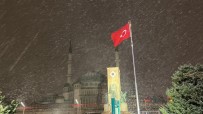 Taksim Meydani'da Kar Etkisini Arttirdi
