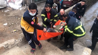 10 Yasindaki Çocugun Yüzüne Demir Saplandi