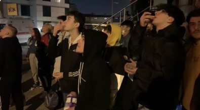 15 Saatlik Intihar Girisimi Duyarsiz Vatandaslarin Eglencesi Oldu