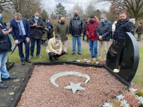 Almanya'da Saldiriya Ugrayan Müslüman Mezarliginda Anma Programi