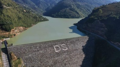 Aralarinda 67 Km Mesafe Olan Iki Barajin Su Seviyeleri Sasirtiyor