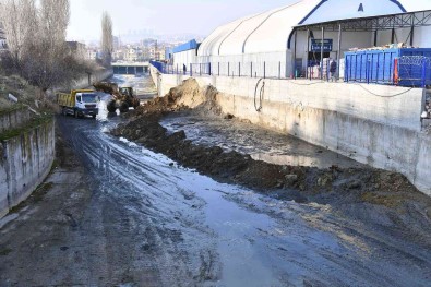 ASKI'den Ankara Çayi'nda Temizlik