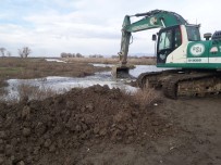 Eber Gölü'nün Eski Haline Gelmesi Için Kaçak Bentler Açilmaya Baslandi
