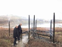 Göletteki Kus Gözlem Alanini Atese Verdiler